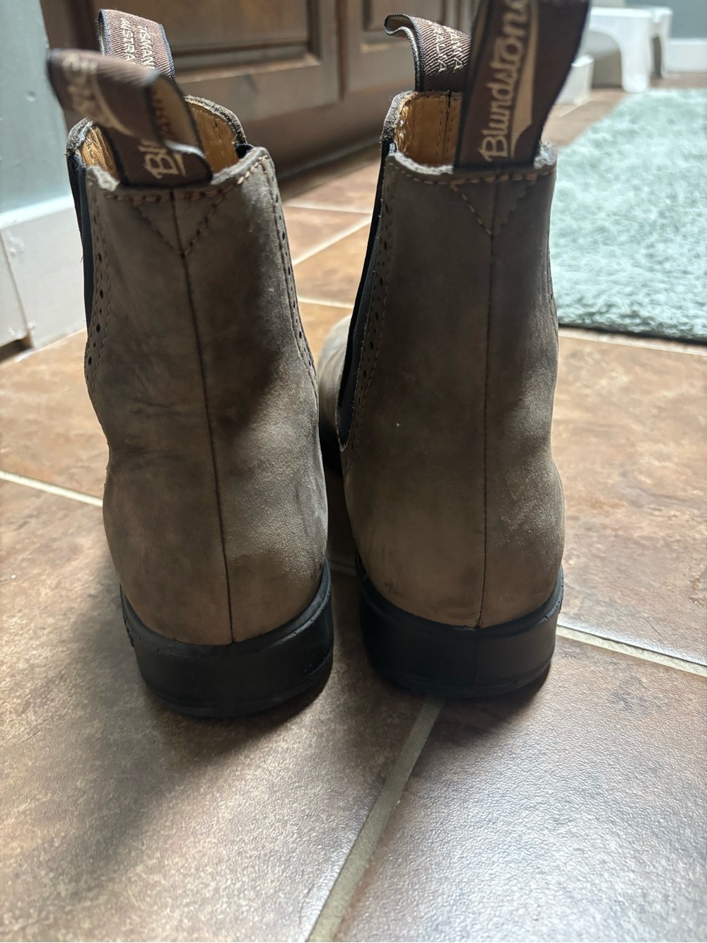 Blundstone Chukka Boots in Dark Brown Leather - Picture 6 of 8